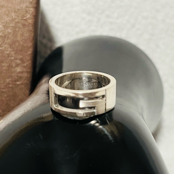 Gucci G Cut out Ring - Picture 9 of 10